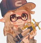  1girl baseball_cap black_headwear brown_hair closed_mouth commentary_request grey_sweater gun hat highres holding holding_gun holding_weapon inkling inkling_girl long_hair ochocho2828 pointy_ears simple_background smile solo splash-o-matic_(splatoon) splatoon_(series) splatoon_3 sweater tentacle_hair upper_body weapon white_background 