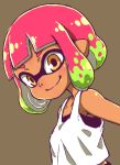  bangs bare_shoulders blunt_bangs breasts brown_background closed_mouth collarbone dark_skin domino_mask eyebrows green_hair inkling mask multicolored_hair nazonazo_(nazonazot) orange_eyes pink_hair pointy_ears shirt short_hair simple_background small_breasts smile solo splatoon_(series) splatoon_2 suction_cups tank_top tentacle_hair two-tone_hair white_shirt 