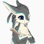 1:1 2022 4_ears ambiguous_anthro ambiguous_gender anthro artist_name avali avian black_sclera blue_eyes blue_markings chest_tuft chinese_description crossed_arms digital_media_(artwork) facial_tuft fan_(object) feather_markings feather_tuft feathers glistening glistening_eyes grey_background grey_body grey_ears grey_feathers grey_wings haimood half-length_portrait head_tuft hi_res holding_object looking_at_viewer markings multi_ear multicolored_body multicolored_feathers multicolored_wings noseless one_eye_closed open_mouth open_smile pink_mouth portrait pupils sensu shaded simple_background smile smiling_at_viewer snout solo tan_body tan_feathers tan_inner_ear tan_wings text three-quarter_view tuft wing_markings winged_arms wings wink winking_at_viewer