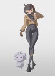  1girl :3 arm_up black_bodysuit black_gloves black_hair bodysuit bodysuit_under_clothes breasts brown_jacket closed_mouth commentary covered_navel crossed_legs dark-skinned_female dark_skin emma_(pokemon) espurr full_body gloves hair_between_eyes hair_ornament highres jacket latex latex_bodysuit long_sleeves looking_at_viewer medium_breasts mega_stone one_eye_closed open_clothes open_jacket orange_gloves pokemon pokemon_(creature) pokemon_legends:_z-a purple_eyes shoes short_hair sidelocks simple_background smile standing swept_bangs thorn_(kmconceptart) two-tone_gloves watson_cross 
