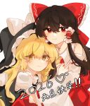  2026 2girls ascot black_hat blonde_hair bow braid brown_hair chinese_commentary chinese_text closed_mouth commentary_request detached_sleeves frilled_bow frilled_hair_tubes frills hair_bow hair_tubes hakurei_reimu hat heart highres hug kirisame_marisa long_hair looking_at_viewer multiple_girls nagi_(pixiv_108409221) puffy_short_sleeves puffy_sleeves red_bow red_eyes red_skirt ribbon-trimmed_sleeves ribbon_trim short_sleeves side_braid signature simple_background single_braid skirt skirt_set smile touhou translation_request white_background white_bow witch_hat yellow_ascot yellow_eyes yuri 