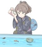  &gt;:/ brown_eyes brown_hair fan fish floral_print goldfish goldfish_scooping i-class_destroyer japanese_clothes kantai_collection kimono paper_fan poi_(goldfish_scoop) ponytail shikinami_(kantai_collection) shinkaisei-kan simple_background solo squatting uchiwa wachi_(hati1186) water white_background yukata 