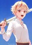  1boy aged_down ahoge artist_name blonde_hair blue_sky chromatic_aberration fate/strange_fake fate_(series) hand_on_own_hip holding holding_sword holding_weapon long_sleeves looking_at_viewer male_focus multicolored_hair open_mouth over_shoulder red_eyes red_hair richard_i_(fate) rimuro shirt sky smile spiked_hair sword two-tone_hair upper_body watermark weapon weapon_over_shoulder white_shirt 