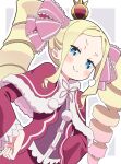  1girl absurdres beatrice_(re:zero) blonde_hair blue_eyes blush border capelet closed_mouth commentary_request crown doyagao drill_hair dutch_text frilled_ribbon frills fur-trimmed_capelet fur_trim gradient_hair grey_background highres long_sleeves looking_at_viewer mini_crown multicolored_hair noyama_takenoko outline parted_bangs pink_hair pink_ribbon re:zero_kara_hajimeru_isekai_seikatsu ribbon sidelocks smile smug solo symbol-shaped_pupils twin_drills two-tone_hair white_border white_outline 