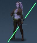  1girl absurdres alien arm_at_side artist_name belt belt_buckle boots breasts brown_boots brown_gloves brown_jacket brown_pants buckle choker colored_skin commentary commission crop_top cropped_jacket double_bladed_lightsaber energy_sword english_commentary freckles full_body gloves green_lightsaber hand_on_own_hip hetti_(hettikovacs) high_collar highres jacket jedi legs_apart lekku_(anatomy) lightsaber long_sleeves looking_afar midriff navel open_clothes open_jacket pants purple_lips purple_skin small_breasts solo standing star_wars sword twi'lek weapon 