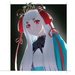  bangs black_background blunt_bangs chin_(onmyoji) closed_mouth commentary_request crown facial_mark gaoyang_ou_nisang hair_ornament highres japanese_clothes light_smile long_hair looking_at_viewer onmyoji red_eyes short_eyebrows solo thick_eyebrows upper_body white_hair 
