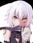  bandaged_arm bandaged_hands bandages bare_shoulders commentary_request enelis fate/apocrypha fate_(series) green_eyes holding holding_knife holding_weapon jack_the_ripper_(fate/apocrypha) knife looking_at_viewer short_hair solo weapon white_hair 