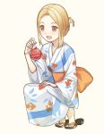  alternate_costume alternate_hairstyle animal_print blonde_hair blush bow brown_eyes commentary_request elaine fish_print full_body happy japanese_clothes kimono long_sleeves looking_to_the_side nanatsu_no_taizai obi open_mouth orange_bow sandals sash simple_background sitting smile tao_(tao1805) water_balloon white_kimono wide_sleeves yellow_eyes yukata 