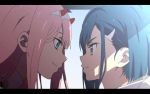  aqua_eyes blue_hair commentary_request darling_in_the_franxx eye_contact face-to-face green_eyes hair_ornament hairclip half-closed_eyes highres horns ichigo_(darling_in_the_franxx) long_hair looking_at_another multiple_girls omaaruebi_no_rizotto pink_hair short_hair sidelocks smile smug yuri zero_two_(darling_in_the_franxx) 