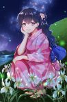  absurdres artist_name black_hair blue_eyes blurry chin_rest commentary depth_of_field fireflies floral_print flower geta grass hair_flower hair_ornament highres higurashi_kagome inuyasha japanese_clothes kimono lips long_hair looking_at_viewer motobi_(mtb_umk) night night_sky obi pink_kimono ponytail sash sky smile solo squatting star_(sky) starry_sky twitter_username wavy_hair 