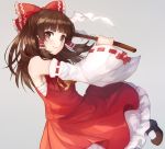  bow brown_eyes brown_hair closed_mouth commentary_request detached_sleeves gohei grey_background hair_bow hair_tubes hakurei_reimu jurge long_hair looking_at_viewer red_bow red_skirt sarashi simple_background skirt solo touhou 