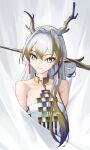 1girl absurdres aqua_eyes arknights bare_shoulders blonde_hair bowlp choker commentary eyeshadow hair_intakes highres horns jewelry long_hair looking_at_viewer makeup multicolored_hair necklace shu_(arknights) smile solo strapless streaked_hair tube_top upper_body very_long_hair white_hair 