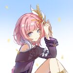  1girl blue_eyes blue_sky chinese_commentary coat commentary_request cyrene_(honkai:_star_rail) highres holding_wheat honkai:_star_rail honkai_(series) izumi_(lofter_41635481026) knees_up multicolored_hair pink_hair pink_pupils purple_coat short_hair sitting sky smile solo two-tone_hair white_hair 