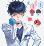  ! !! >_< 2boys ahoge alternate_hair_color arrow_through_heart black_collar black_hair black_shirt black_streaks blue_eyes chibi chibi_inset chinese_commentary collar collarbone commentary_request doctor gloves highres id_card jacket male_focus medical_gloves multicolored_hair multiple_boys no_eyepatch omokage_yugamu one_eye_closed purple_eyes red_hair red_pupils richost shirt short_hair simple_background speech_bubble streaked_hair sumino_takumi the_hundred_line_-last_defense_academy- translation_request v-neck white_background white_jacket 