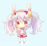  animal_ears azur_lane bangs blue_background blush bunny_ears camisole chibi closed_mouth commentary_request eyebrows_visible_through_hair full_body grey_footwear hair_between_eyes hair_ornament hairband hand_up jacket kouu_hiyoyo laffey_(azur_lane) long_hair long_sleeves looking_at_viewer lowres off_shoulder pink_jacket pleated_skirt red_eyes red_hairband red_skirt silver_hair skirt sleeves_past_fingers sleeves_past_wrists solo standing thighhighs twintails twitter_username very_long_hair white_camisole white_legwear 