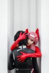  1boy 1girl bangs black_bodysuit black_hair bodysuit cosplay couple darling_in_the_franxx gloves green_eyes hair_ornament hairband hetero hiro_(darling_in_the_franxx) hiro_(darling_in_the_franxx)_(cosplay) horns long_hair oni_horns pilot_suit pink_hair red_bodysuit red_gloves red_horns white_hairband zero_two_(darling_in_the_franxx) zero_two_(darling_in_the_franxx)_(cosplay) 