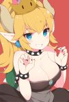  armlet bare_shoulders black_dress blonde_hair blue_eyes bowsette bracelet breasts claw_pose collar commentary_request crown dress earrings grin highres horns jewelry large_breasts looking_at_viewer mario_(series) nail_polish new_super_mario_bros._u_deluxe pointy_ears red_background simple_background smile solo spiked_bracelet spiked_collar spikes super_crown thick_eyebrows upper_body watanon_(gakushokutei) 