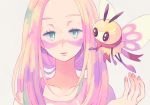  black_eyes blonde_hair closed_mouth collarbone eye_contact green_eyes grey_background half-closed_eyes hand_up komasawa_(fmn-ppp) long_hair looking_at_another matsurika_(pokemon) multicolored_hair open_mouth pokemon pokemon_(creature) pokemon_(game) pokemon_sm ribombee shirt simple_background smile trial_captain 