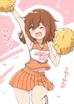  ;d alternate_costume arm_up bare_shoulders breasts brown_eyes brown_hair cheerleader eyebrows_visible_through_hair fang hair_ornament hairclip heart highres ikazuchi_(kantai_collection) kantai_collection leg_up navel one_eye_closed open_mouth orange_skirt pleated_skirt pom_pom_(clothes) short_hair skirt small_breasts smile wamu_(chartreuse) 