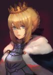  artoria_pendragon_(all) black_cape black_ribbon blonde_hair braided_bun breastplate cape crown fate/stay_night fate_(series) fur_trim green_eyes hair_between_eyes hair_ribbon highres kaejunni red_background ribbon saber shiny shiny_hair short_hair sidelocks solo upper_body 