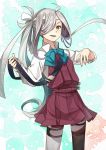  1girl absurdres ahoge asashimo_(kantai_collection) belt blue_background bow bowtie cowboy_shot gradient_hair grey_eyes grey_legwear hair_over_one_eye halterneck headband highres kanmiya_shinobu kantai_collection long_hair looking_at_viewer multicolored_hair open_mouth pantyhose ponytail remodel_(kantai_collection) school_uniform sharp_teeth shirt silver_hair solo standing teeth white_headband white_shirt 