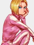  1girl android_18 blonde_hair blue_eyes chin_rest closed_mouth commentary_request dragon_ball dragon_ball_super expressionless grey_background gym_uniform jacket knee_up long_sleeves looking_at_viewer pants pink_jacket pink_pants short_hair solo st62svnexilf2p9 