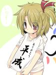  1girl blonde_hair blush_stickers commentary_request eyebrows_visible_through_hair goma_(gomasamune) hair_ribbon highres mikoto_freesia_scarlet original oversized_clothes red_eyes reiwa ribbon shirt shirt_pull short) short_hair short_sleeves side_ponytail solo t-shirt thought_bubble touhou translation_request wings 