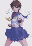  1girl absurdres blue_sailor_collar blue_skirt brown_eyes brown_hair closed_mouth fighting_stance grey_background headband highres kasugano_sakura looking_at_viewer midriff miniskirt neckerchief pleated_skirt sailor_collar sailor_shirt school_uniform serafuku shirt short_hair signature simple_background skirt solo stomach street_fighter tyanoki white_headband white_shirt yellow_neckerchief 