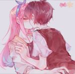  1boy 1girl antenna_hair aubrey_(faraway)_(omori) aubrey_(omori) bare_arms black_hair black_shirt black_sweater_vest blue_hairband bow bow_hairband chinese_commentary chinese_text closed_eyes collarbone collared_shirt commentary_request couple face-to-face facing_another grey_background hairband hetero jacket kiss long_hair mellocaa omori open_clothes open_jacket pale_skin pink_bow pink_hair sailor_collar shirt short_hair short_sleeves simple_background star_(symbol) sun sunny_(omori) sweater_vest three-quarter_sleeves translation_request u_u upper_body very_short_hair white_jacket white_shirt yellow_sailor_collar 