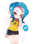  1girl bike_shorts black_shorts blue_hair brown_eyes busujima_funya forehead octoling pointy_ears shirt short_hair short_shorts short_sleeves shorts simple_background smile solo splatoon_(series) splatoon_2 splatoon_2:_octo_expansion tentacle_hair thigh_gap thighs white_background yellow_shirt 