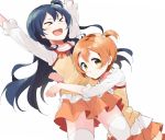  &gt;_&lt; 2girls bangs blue_hair blush closed_eyes commentary_request cosplay eyebrows_visible_through_hair hair_between_eyes hoshizora_rin hoshizora_rin_(cosplay) long_hair looking_at_viewer love_live! love_live!_school_idol_project multiple_girls open_mouth orange_hair outstretched_arms paw_pose short_hair simple_background skirt smile sonoda_umi thighhighs totoki86 white_background white_legwear yellow_eyes 