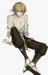  1boy black_pants blonde_hair buming_(0hate4) closed_mouth collarbone full_body genshin_impact highres kaveh_(genshin_impact) looking_at_viewer male_focus pants red_eyes shirt shoes short_hair sitting solo white_background white_shirt 