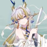  1girl arknights artist_name bare_shoulders beads blonde_hair blue_hair blue_horns brown_pupils chinese_commentary closed_mouth commentary_request dragon_girl dragon_horns earrings eyes_visible_through_hair green_background green_eyes grey_hair gugu_(pangning974) hair_between_eyes hair_intakes hair_ornament hairpin hand_up head_tilt highres holding holding_sword holding_weapon horns jacket jewelry light_smile long_hair long_sleeves looking_at_viewer multicolored_hair necklace off_shoulder open_clothes open_jacket pointy_ears shu_(arknights) signature solo sword upper_body weapon white_horns white_jacket yellow_horns 
