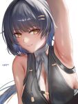  1girl arm_up armpits bare_shoulders black_dress black_hair breasts cleavage colored_inner_hair commentary dress english_commentary female_rover_(wuthering_waves) hair_ornament hairclip highres large_breasts looking_at_viewer multicolored_hair nyeppu paid_reward_available rover_(wuthering_waves) short_hair signature simple_background smile solo strapless strapless_dress upper_body white_background wuthering_waves yellow_eyes 