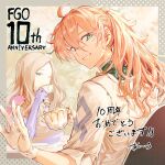  1boy 1girl ahoge aiiro anniversary blue_eyes blue_gloves brown_hair chaldea_logo coat commentary cup elbow_gloves fate/grand_order fate_(series) from_behind gloves green_coat green_eyes hair_between_eyes hand_up high_ponytail highres holding holding_cup lab_coat leonardo_da_vinci_(fate) long_hair looking_at_viewer looking_back multicolored_coat one_eye_closed orange_hair outside_border parted_hair ponytail romani_archaman sleeves_rolled_up smile teacup translated two-tone_coat upper_body waving white_coat white_gloves 