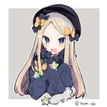  1girl :d abigail_williams_(fate/grand_order) bad_id bad_tumblr_id bangs black_bow black_dress black_hat blonde_hair blue_eyes blush bow dress fate/grand_order fate_(series) grey_background hair_bow hat ikeuchi_tanuma long_hair long_sleeves looking_at_viewer open_mouth orange_bow parted_bangs saint_quartz simple_background sleeves_past_fingers sleeves_past_wrists smile solo top_hat twitter_username upper_body 