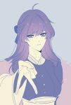  1girl ahoge bill_k black_witch bow commentary_request dress expressionless gyaru_v hair_bow highres korean_commentary long_hair looking_at_viewer pale_skin purple_bow purple_dress purple_eyes purple_hair solo sss-class_suicide_hunter upper_body v 
