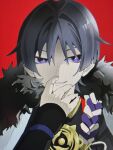  1boy armor black_bodysuit blunt_ends bodysuit bright_pupils choppy_bangs coat eyeliner fatui_coat fingernails fur-trimmed_coat fur_trim genshin_impact gold grey_hair hand_up highres japanese_armor jewelry kote kurokote looking_at_viewer makeup male_focus mitsudomoe_(shape) neck_ring parted_lips portrait purple_eyes purple_rope red_background red_eyeliner rope scaramouche_(genshin_impact) shimenawa smirk solo straight-on tomoe_(symbol) tsurime tubakineco2006 uneven_eyes white_coat white_mouth white_pupils white_rope 