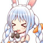  &gt;_&lt; 1girl animal_ear_fluff animal_ears bangs bare_shoulders black_gloves blue_hair blush bunny-shaped_pupils bunny_ears carrot_hair_ornament closed_eyes eyebrows_visible_through_hair food_themed_hair_ornament fur-trimmed_gloves fur_collar fur_trim gloves hair_ornament holding hololive ki_(kk-sk-ray) multicolored_hair open_mouth short_eyebrows simple_background solo strapless thick_eyebrows tongue tongue_out two-tone_hair upper_body usada_pekora virtual_youtuber white_background white_hair 
