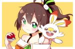  1girl :3 ahoge animal_ears bangs bare_shoulders blush brown_hair bunny_ears closed_mouth collarbone eyebrows_visible_through_hair gen_8_pokemon green_eyes hair_between_eyes highres holding holding_poke_ball hololive medium_hair natsuiro_matsuri okota_mikan on_shoulder open_mouth orange_eyes poke_ball pokemon pokemon_(creature) pokemon_(game) pokemon_swsh ponytail scorbunny tongue upper_teeth virtual_youtuber yellow_background 