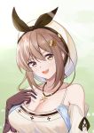  1girl atelier_(series) atelier_ryza bangs bare_shoulders blush breasts brown_eyes brown_gloves brown_hair cleavage collarbone commentary_request flan_(f_l_an) gloves hair_ornament hairclip hat highres jewelry large_breasts looking_at_viewer necklace open_mouth reisalin_stout short_hair smile solo star 