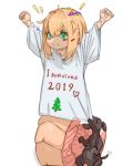  1girl 2019 animal arms_up bangs blonde_hair clothes_writing commentary commentary_typo confetti dog english_commentary excited eyeshadow green_eyes hair_between_eyes icti_(materclaws) lamia makeup materclaws monster_girl new_year original shirt short_hair simple_background smile solo tail white_background white_shirt younger 