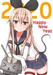  &gt;_&lt; 1girl 2020 black_hairband blonde_hair blue_skirt blush brown_eyes closed_mouth collarbone commentary_request elbow_gloves gloves hair_between_eyes hairband happy_new_year highres kantai_collection long_hair looking_at_viewer mouse_tail new_year pleated_skirt rensouhou-chan shimakaze_(kantai_collection) simple_background skirt smile striped striped_legwear tail thighhighs tiemu_(man190) white_background white_gloves zettai_ryouiki 