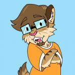  2020 anthro blue_background brown_body brown_fur brown_hair clothing crossed_arms felid fur hair hi_res looking_at_viewer machairodontine magra123 male mammal open_mouth saberspark saberspark_(character) shirt simple_background smile solo topwear 