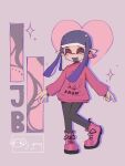  artist_name black_hair black_leggings closed_eyes commentary grey_background heart highres inkling inkling_girl j_ynwq leggings long_hair open_mouth pink_footwear pink_shirt pointy_ears print_shirt shirt shoes simple_background sparkle splatoon_(series) splatoon_2 standing tentacle_hair twitter_username 