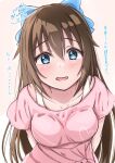  1girl blue_bow blue_eyes bow breasts brown_hair collarbone commentary_request dated furrowed_brow hair_between_eyes hair_bow long_hair looking_at_viewer love_live! love_live!_nijigasaki_high_school_idol_club medium_breasts open_mouth osaka_shizuku pink_shirt shirt short_sleeves sidelocks solo standing tamaao_(tamaao31241) translation_request twitter_username upper_body white_background 
