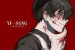  1boy bad_anatomy bad_hands black_hair black_shirt blood blood_on_face blood_on_hands blood_splatter commentary_request double-parted_bangs english_text from_side grin hair_between_eyes highres korean_commentary korean_text limbus_company project_moon red_background red_eyes red_hong00 ring_(identity)_(project_moon) shirt short_hair simple_background smile solo teardrop_facial_mark translation_request upper_body yi_sang_(project_moon) 