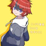  1boy black_jacket black_streaks blue_eyes chiyo408 commentary_request drawstring drop_shadow from_behind grey_jacket hands_in_pockets hood hoodie jacket jacket_over_hoodie looking_at_viewer looking_back male_focus multicolored_hair multicolored_jacket red_hair short_hair simple_background solo streaked_hair sumino_takumi the_hundred_line_-last_defense_academy- translated twitter_username two-tone_jacket white_hoodie yellow_background 