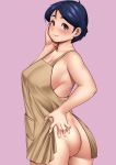  1girl apron ass blue_earrings blue_hair blush breasts brown_apron brown_eyes cleavage curvy earrings hand_on_own_ass hand_up highres jewelry large_breasts looking_at_viewer mature naked_apron nemui333 original pink_background pocket short_hair simple_background smile standing stud_earrings twisted_torso 