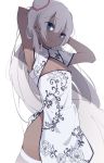  1girl armpits arms_behind_head arms_up bangs bare_hips blue_eyes china_dress chinese_clothes closed_mouth commentary_request cowboy_shot dark_skin dress eyebrows_visible_through_hair floral_print hair_between_eyes hair_bun kasshoku-chan_(katuo1129) long_hair looking_at_viewer original pelvic_curtain print_dress side_bun silver_hair simple_background sleeveless sleeveless_dress smile solo thighhighs unimon_e very_long_hair white_background white_dress white_legwear 